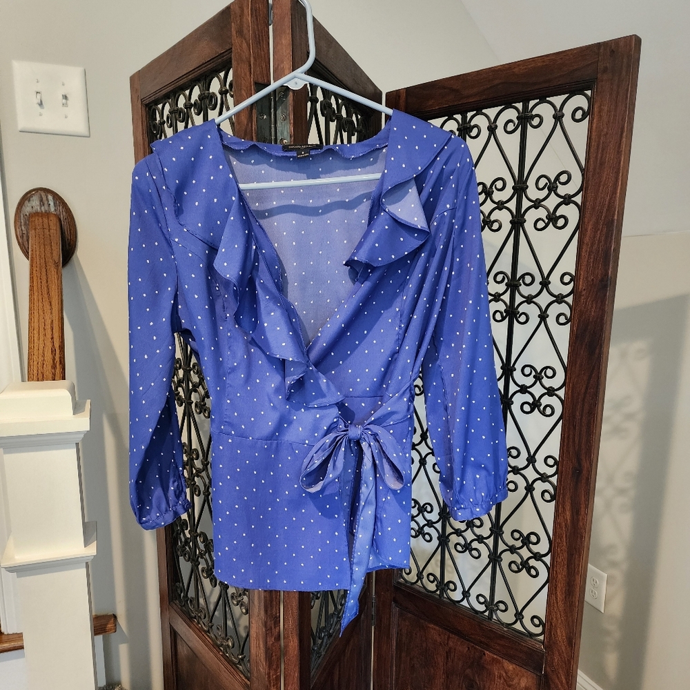 Banana Republic Ruffled Wrap Shirt Top Blouse Women's Size 8 Med Blue Silky - Picture 2 of 9